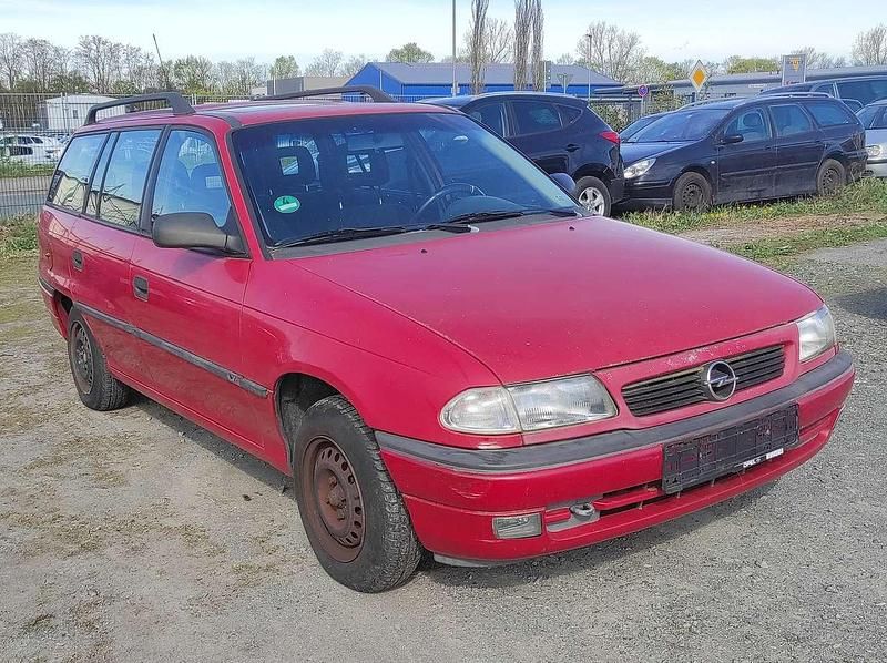 Gebraucht Opel Astra 75 PS (55 kW) 1997 Rot Kombi