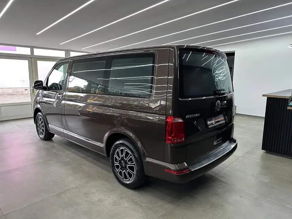 Gebraucht VW Multivan Trendline 150 PS (110 kW) 2017 Chestnut brown Van / Kleinbus