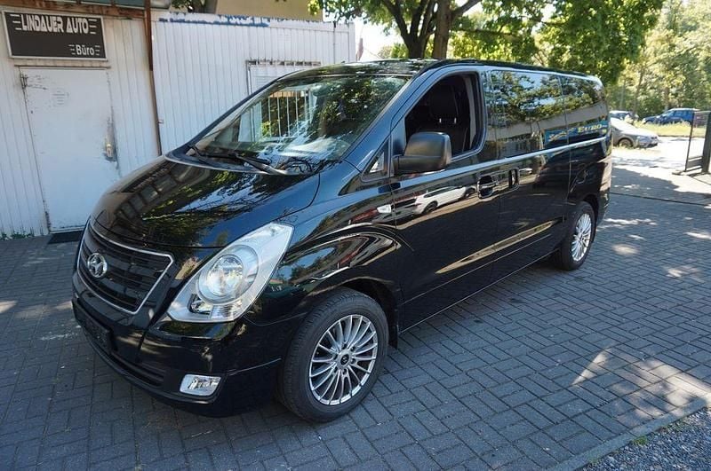 Schwarz Gebraucht 2013 Hyundai H-1 Van / Kleinbus | 13.990 € (Fairer Preis) - Bild 1/4