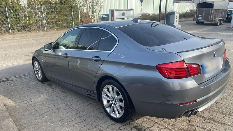 Gebraucht BMW 520 184 PS (135 kW) 2012 Grau Limousine