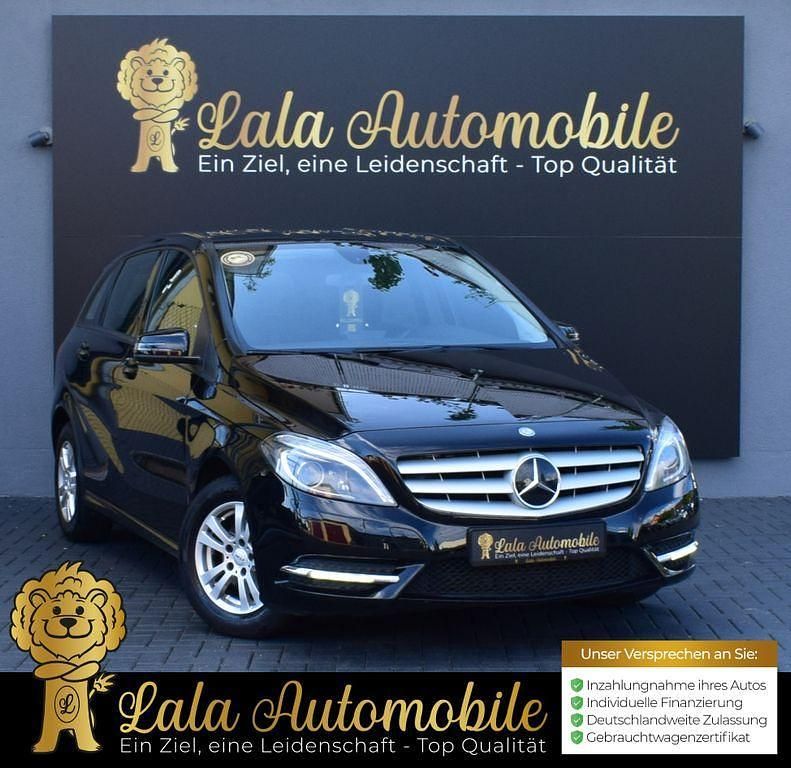 Schwarz Gebraucht 2014 Mercedes B180 Van / Kleinbus | 9.890 € (Fairer Preis) - Bild 1/4
