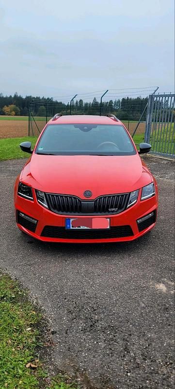 Rot Gebraucht 2018 Skoda Octavia RS Kombi | 23.800 € (Teuer) - Bild 1/4