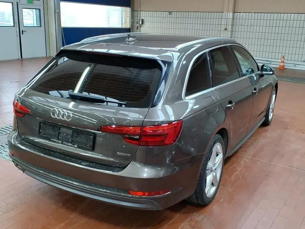 Second-hand Audi A4 S-Line 218 CP (160 kW) 2017 Maro Break