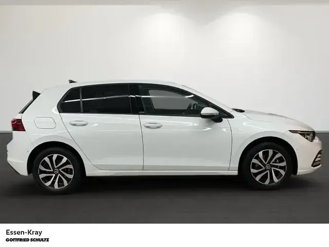 Gebraucht VW Golf VIII Active 150 PS (110 kW) 2023 Weiss Limousine