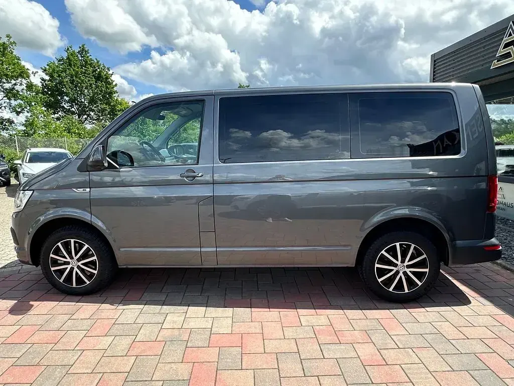 Gebraucht VW Multivan Comfortline 199 PS (146 kW) 2019 Grau Van / Kleinbus
