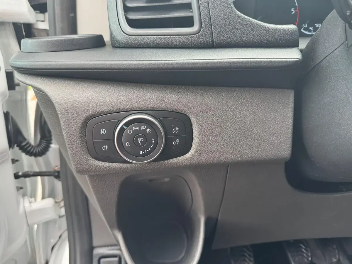 Gebraucht Ford Transit Custom 170 PS (125 kW) 2020 Weiß Van