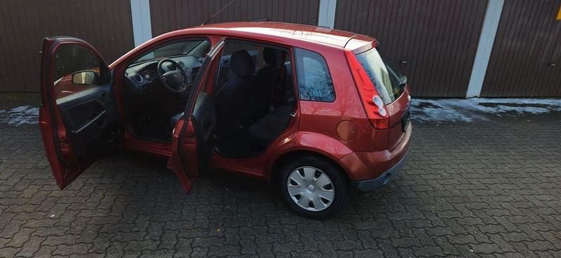 Gebraucht Ford Fiesta Style 69 PS (50 kW) 2007 Rot Kleinwagen
