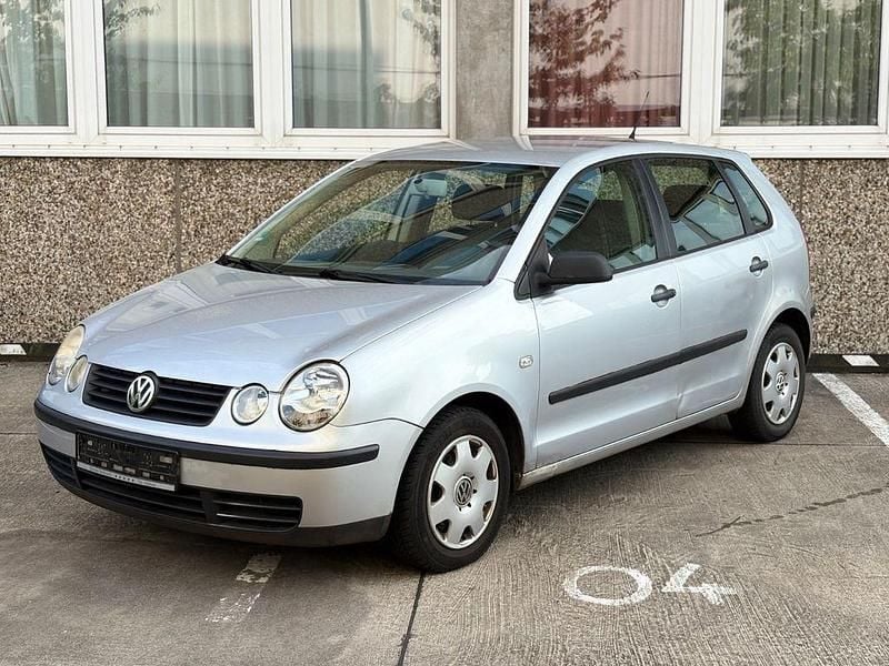 Grau Gebraucht 2002 VW Polo Limousine | 1.100 € (Fairer Preis) - Bild 1/4