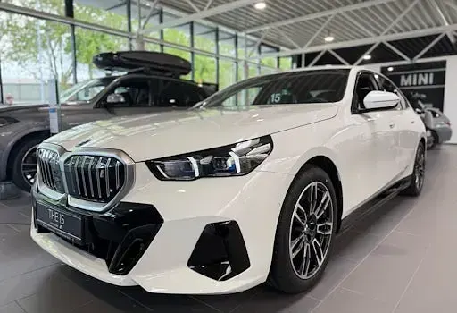 Neu BMW i5 Shadowline 250 kW (340 PS) 2026 Weiß Limousine