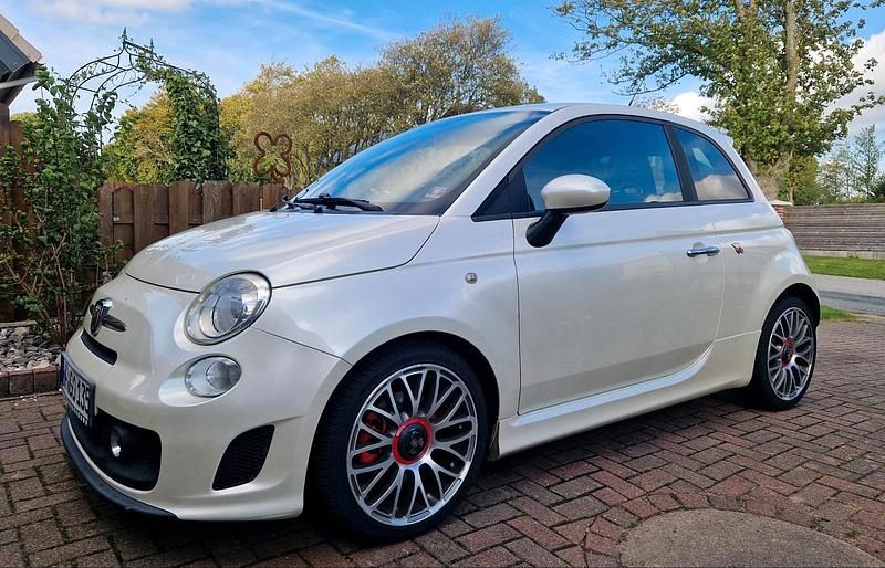 Weiß Gebraucht 2009 Fiat 500 Abarth Kleinwagen | 8.800 € (Guter Preis) - Bild 1/4