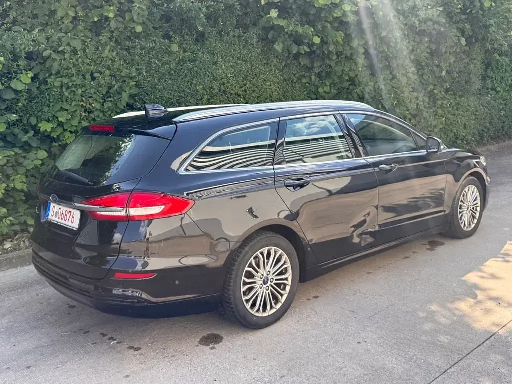Gebraucht Ford Mondeo Titanium 150 PS (110 kW) 2022 Schwarz Limousine