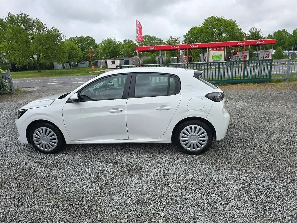 Gebraucht Peugeot 208 Active 101 PS (74 kW) 2020 Blanc banquise Kleinwagen