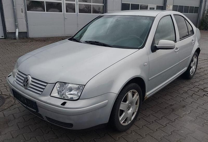 Silber Gebraucht 1998 VW Bora Highline Limousine | 700 € - Bild 1/4