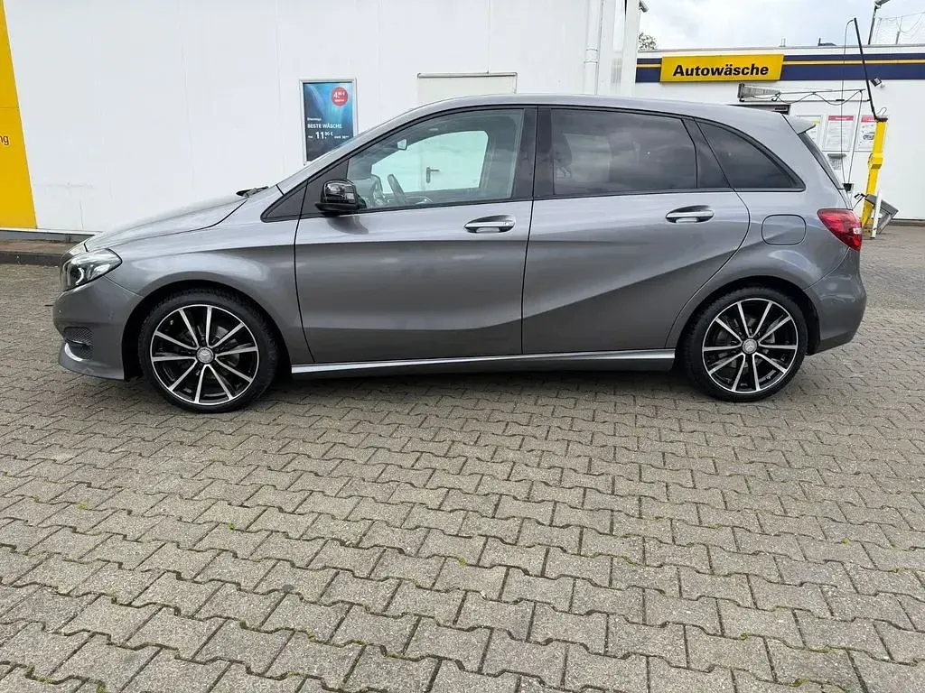 Gebraucht Mercedes B180 109 PS (80 kW) 2016 Grau Kleinwagen