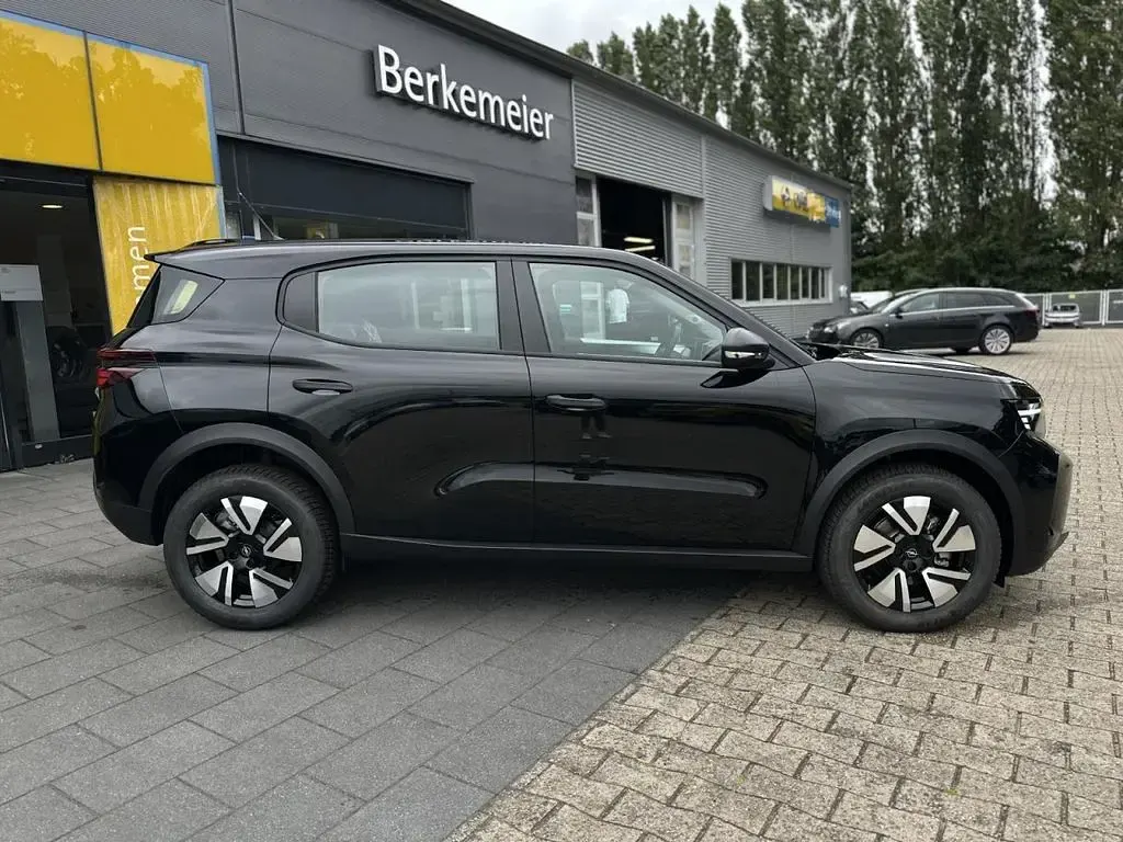 Neu Opel Frontera Edition 136 PS (100 kW) 2026 Lackierung schwarz perla nerat SUV