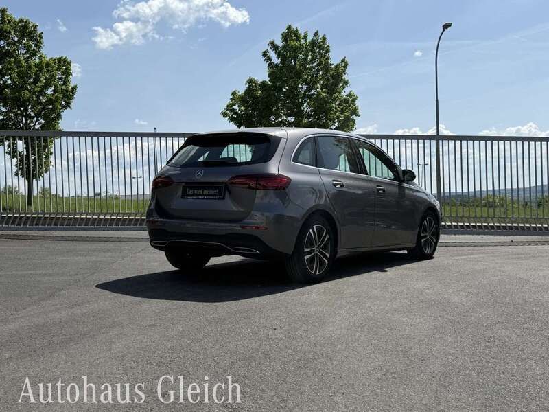 Gebraucht Mercedes B200 Progressive 163 PS (119 kW) 2024 Mountaingrau  met. Kleinwagen