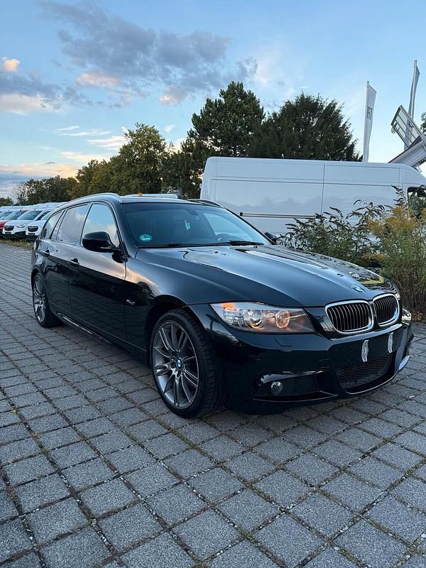 Schwarz Gebraucht 2011 BMW 330 M Sport Kombi | 14.000 € (Teuer) - Bild 1/4