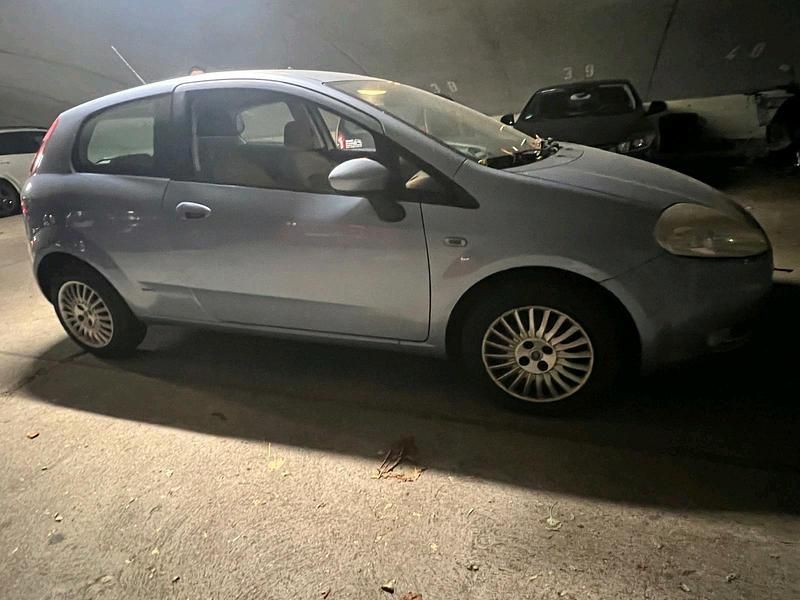 Blau Gebraucht 2005 Fiat Punto Kleinwagen | 1.300 € (Fairer Preis) - Bild 1/4