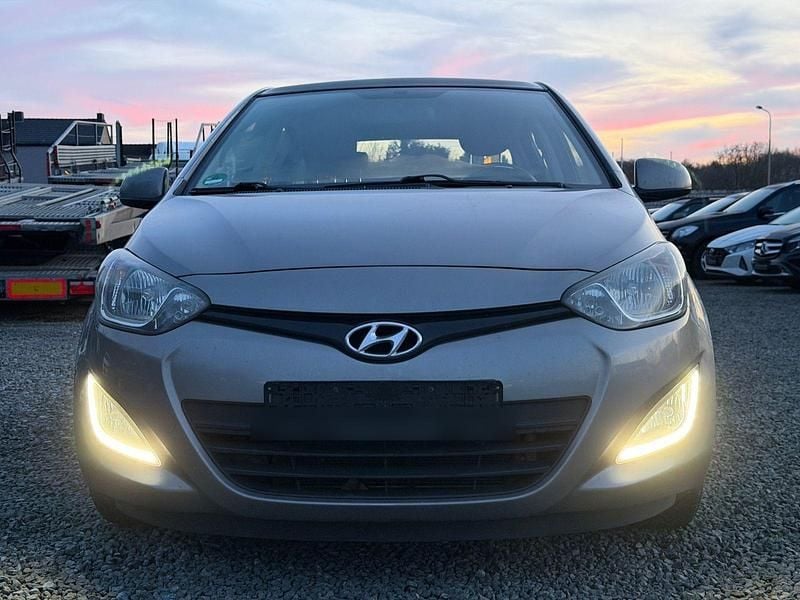 Silber Gebraucht 2013 Hyundai i20 Classic Kleinwagen | 4.700 € (Fairer Preis) - Bild 1/4