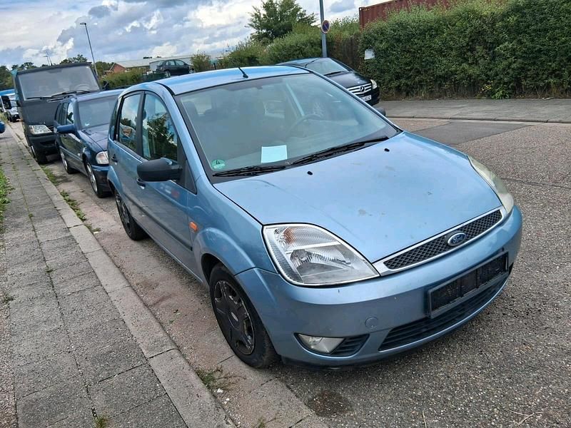 Silber Gebraucht 2005 Ford Fiesta Kleinwagen | 850 € - Bild 1/4