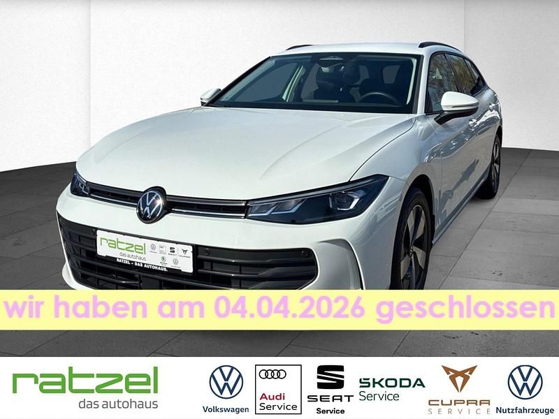 Gebraucht VW Passat Basis 150 PS (110 kW) 2025 Weiß Kombi