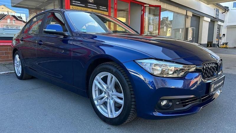 Gebraucht BMW 330e Advantage 184 PS (135 kW) 2017 Blau Limousine