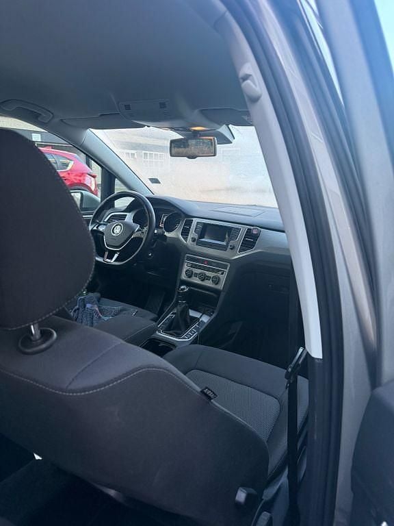 Grau Gebraucht 2015 VW Golf Sportsvan Comfortline Van / Kleinbus | 8.500 € (Superpreis) - Bild 1/4