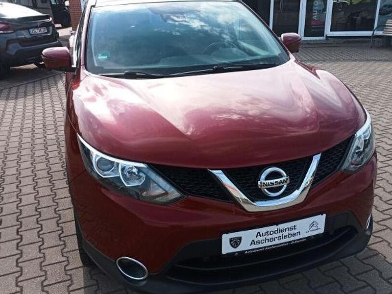 New red (m) (metallic) Gebraucht 2016 Nissan Qashqai Acenta SUV | 14.990 € (Fairer Preis) - Bild 1/4