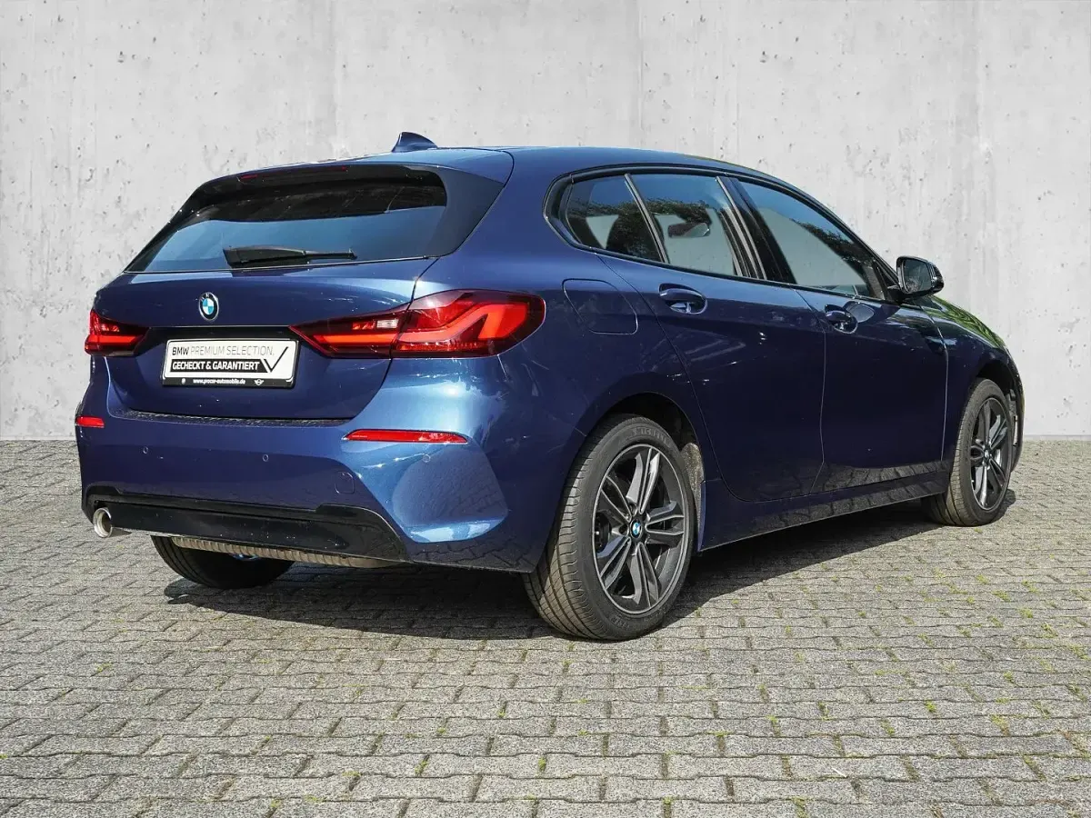 Gebraucht BMW 118 Shadowline 136 PS (100 kW) 2024 Phytonicblau Limousine