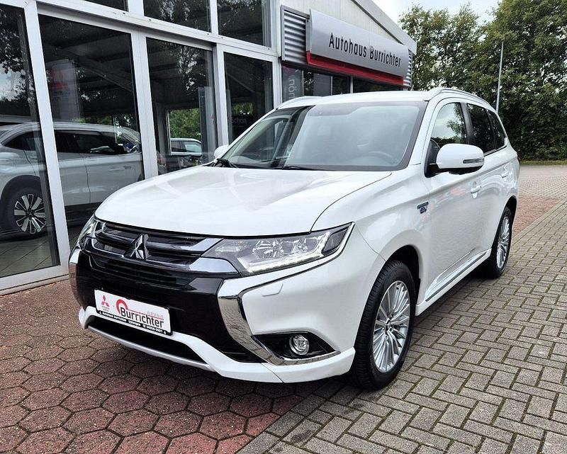 Gebraucht Mitsubishi Outlander P-HEV Plus 121 PS (88 kW) 2017 Weiß SUV