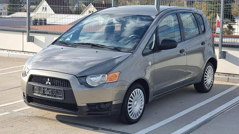 Gebraucht Mitsubishi Colt Inform 75 PS (55 kW) 2009 Gold Kleinwagen
