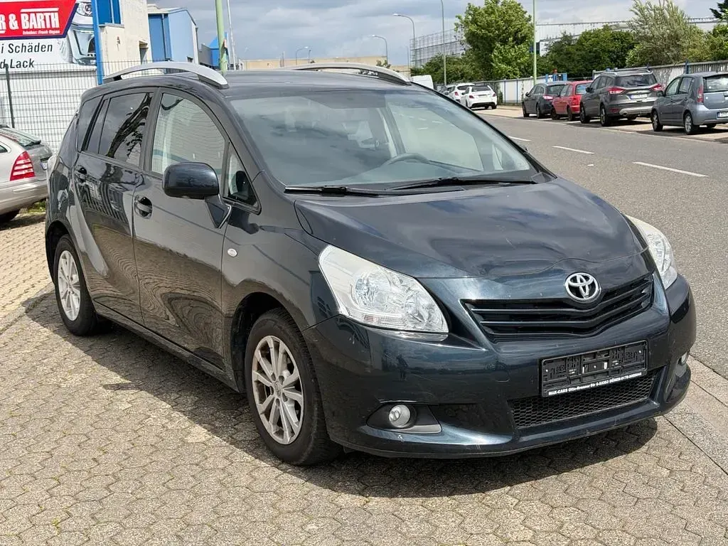 Gebraucht Toyota Verso 126 PS (92 kW) 2012 Schwarz Van / Kleinbus