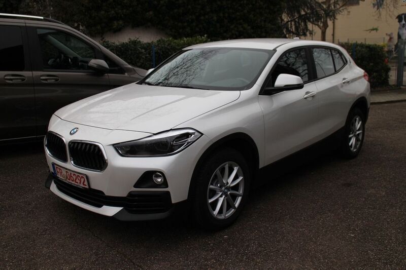 Mineralweiss (metallic) Gebraucht 2020 BMW X2 Performance SUV | 19.600 € (Superpreis) - Bild 1/4