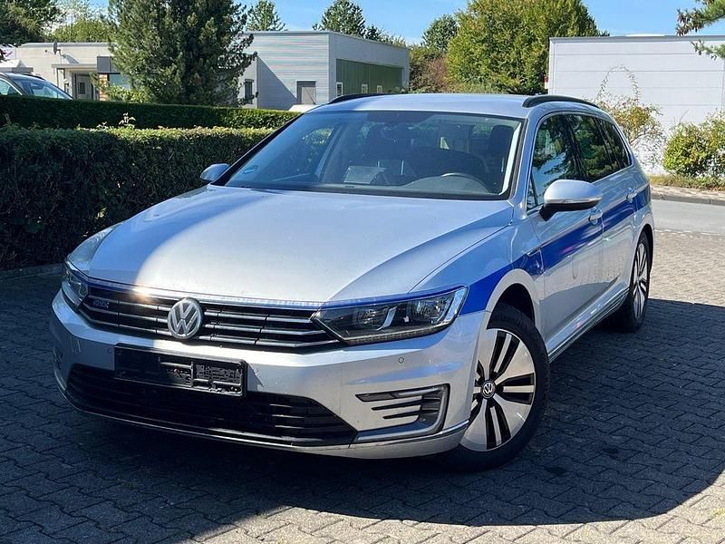 Silber Gebraucht 2017 VW Passat GTE Kombi | 8.000 € (Guter Preis) - Bild 1/4
