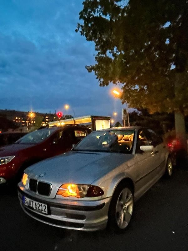 Silber Gebraucht 2002 BMW 316 Limousine | 1.700 € - Bild 1/4