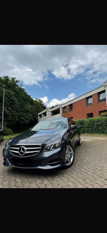 Grau Gebraucht 2014 Mercedes E350 Limousine | 15.800 € (Superpreis) - Bild 1/4