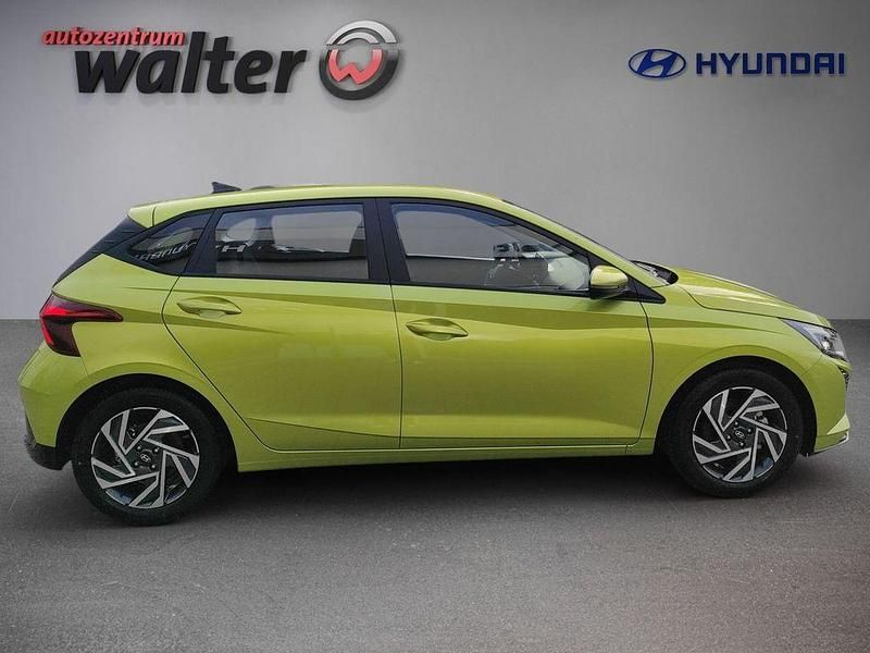 Gebraucht Hyundai i20 Trend 101 PS (74 kW) 2025 Grün Limousine