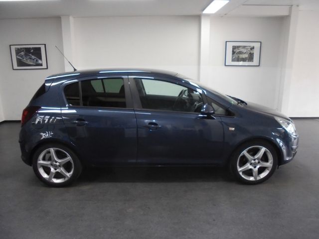 Grau Gebraucht 2009 Opel Corsa Sport Kleinwagen | 3.700 € (Guter Preis) - Bild 1/4