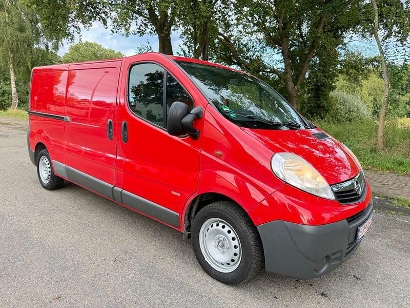 Rot Gebraucht 2013 Opel Vivaro Van | 4.444 € (Guter Preis) - Bild 1/4