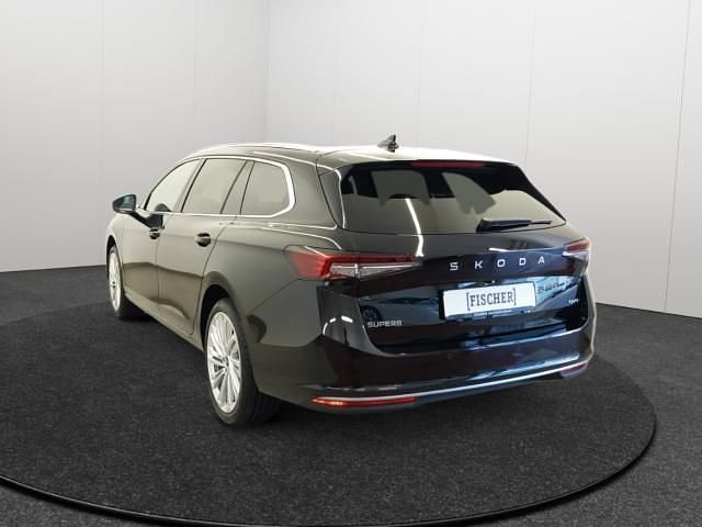 Neu Skoda Superb LAURIN & KLEMENT 193 PS (141 kW) 2026 Schwarz Kombi