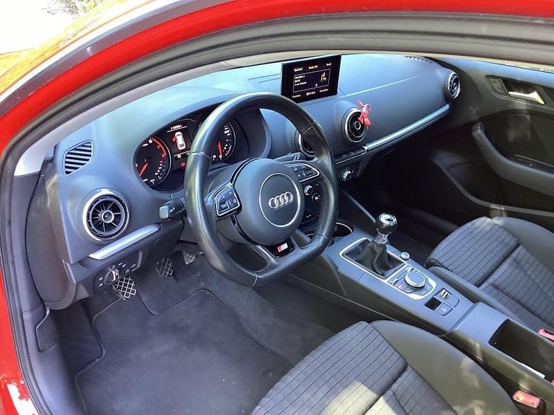 Gebraucht Audi A3 S-Line 125 PS (91 kW) 2016 Rot Limousine