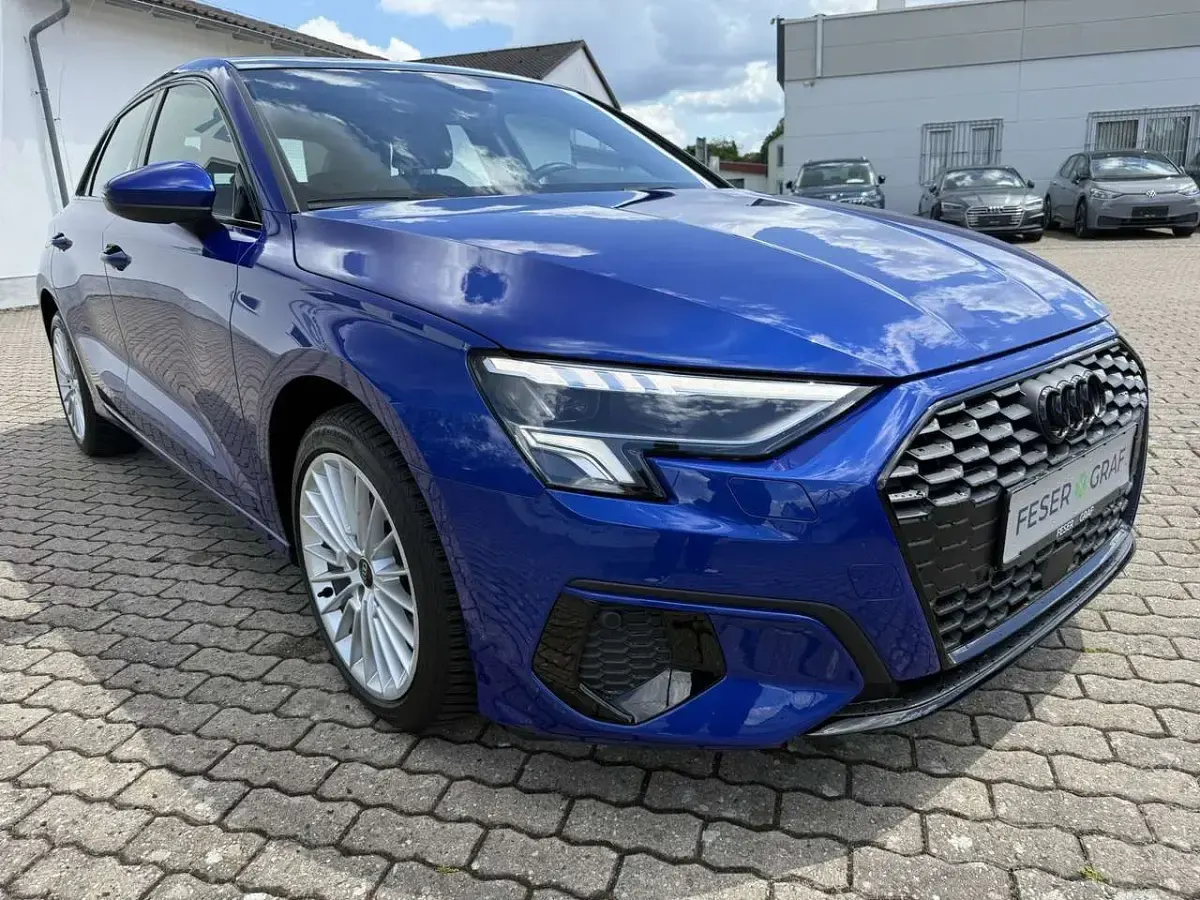 Gebraucht Audi A3 Advanced Plus 116 PS (85 kW) 2024 Ultrablau metallic (individ... Limousine