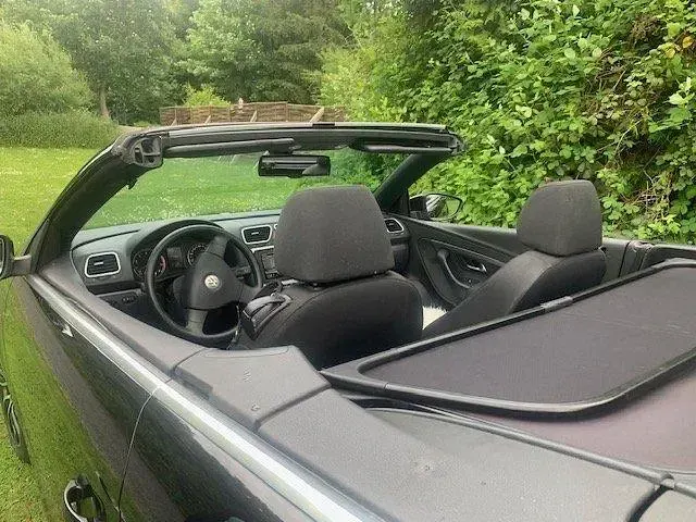 Gebraucht VW Eos 122 PS (89 kW) 2010 Schwarz Cabrio
