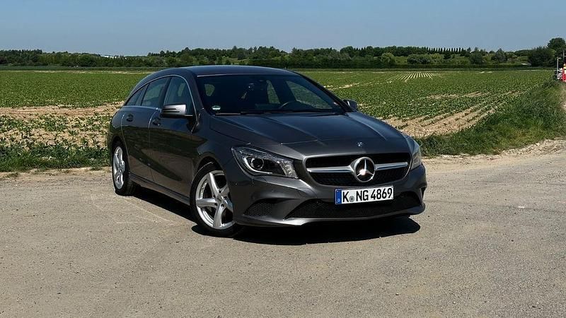 Grau Gebraucht 2016 Mercedes CLA220 Shooting Brake Kombi | 10.800 € (Guter Preis) - Bild 1/2