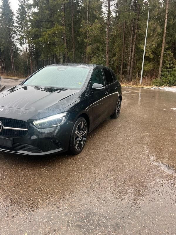 Gebraucht Mercedes E250 Advanced 2024 Schwarz Limousine