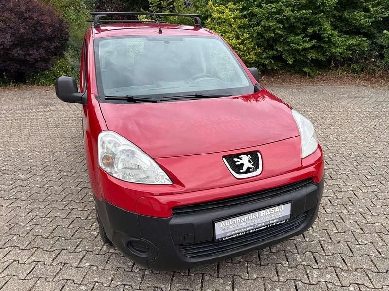 Rot Gebraucht 2010 Peugeot Partner Comfort Van / Kleinbus | 4.999 € (Fairer Preis) - Bild 1/4