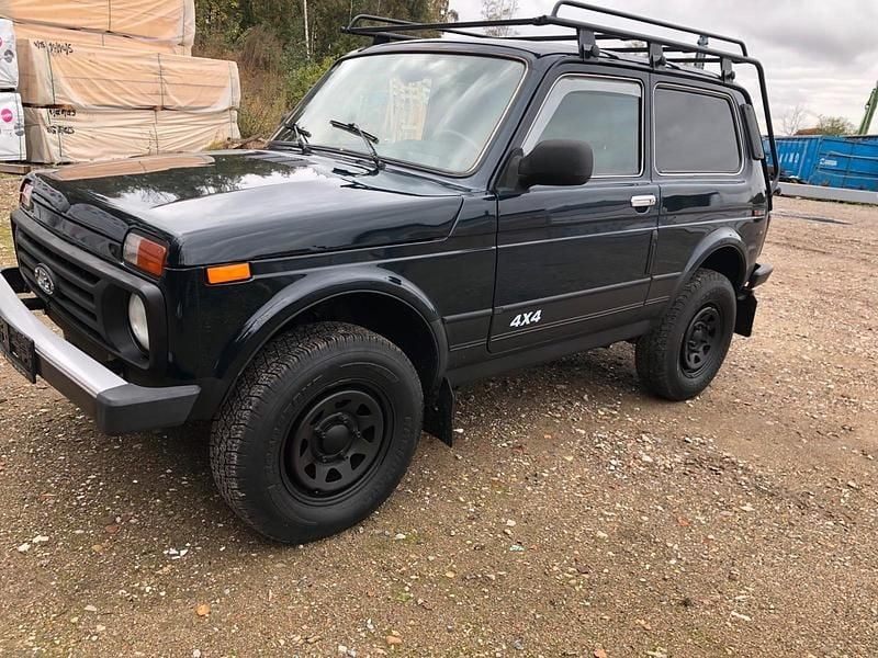 Grün Gebraucht 2012 Lada niva SUV | 7.350 € (Guter Preis) - Bild 1/4