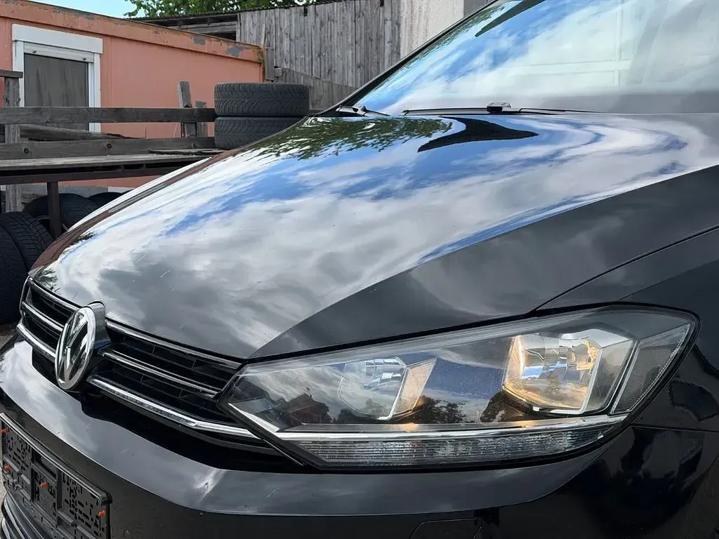 Gebraucht VW Touran Trendline 110 PS (80 kW) 2016 Schwarz Van / Kleinbus