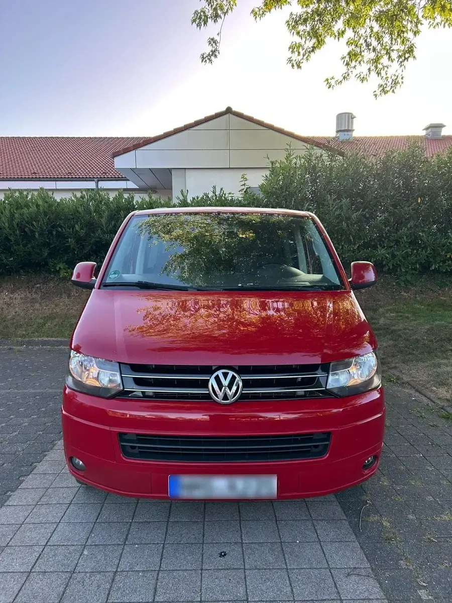 Gebraucht VW Multivan 140 PS (102 kW) 2013 Rot Van / Kleinbus
