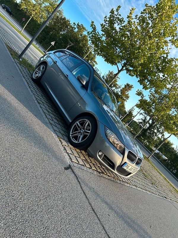 Andere farben Gebraucht 2010 BMW 320 Kombi | 8.600 € (Teuer) - Bild 1/4